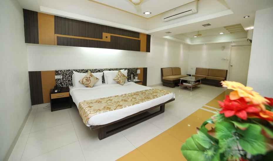 Hotel Grand Suites Индаур Экстерьер фото
